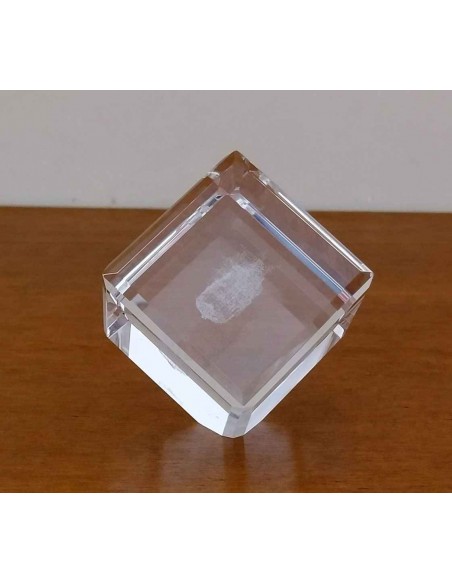 Fermacarte-cubo-in-cristallo-con-incisione-laser-3d-veliero-10