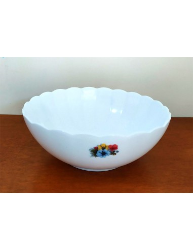 Ciotola-in-vetro-bianco-Arcopal-france-con-bordo-smerlato-e-fiori-1