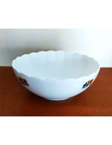 Ciotola-in-vetro-bianco-Arcopal-france-con-bordo-smerlato-e-fiori-2