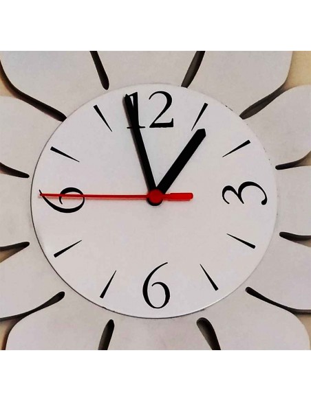 Orologio-da-parete-in-legno-a-forma-di-sole-bianco-e-artigianale-1