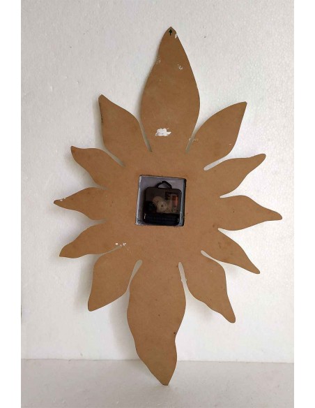 Orologio-da-parete-in-legno-a-forma-di-sole-bianco-e-artigianale-2