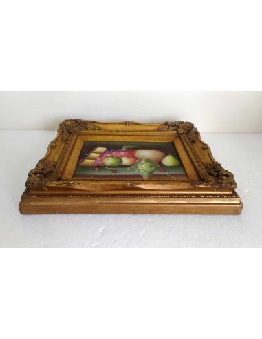 Quadro-natura-morta-con-frutta-e-uva-elegante-cornice-dorata-lavorata-1