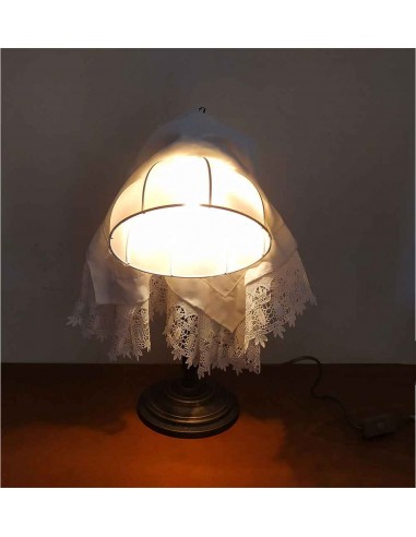 Lampada-da-tavolo-vintage-in-ottone-con-paralume-in-pizzo-e-ricami-9