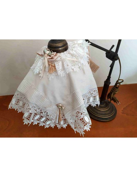 Lampada-da-tavolo-vintage-in-ottone-con-paralume-in-pizzo-e-ricami-10