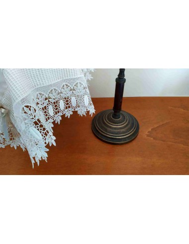 Lampada-da-tavolo-vintage-in-ottone-con-paralume-in-pizzo-e-ricami-11
