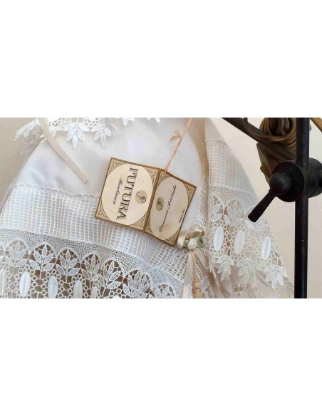 Lampada-da-tavolo-vintage-in-ottone-con-paralume-in-pizzo-e-ricami-12