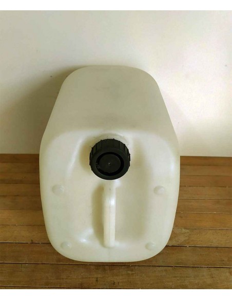 Taniche-lattine-in-plastica-bianca-vuote-impilabili-da-20-kg-4