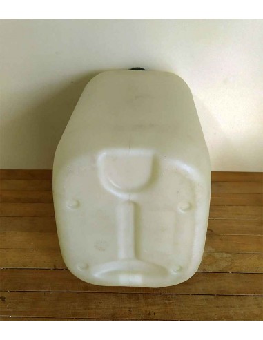 Taniche-lattine-in-plastica-bianca-vuote-impilabili-da-20-kg-5