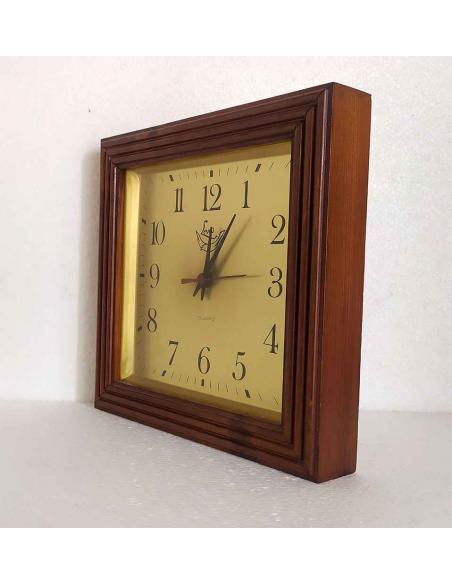 Vista laterale sx orologio da parete quadrato legno scuro 26x26 cm quadrante oro