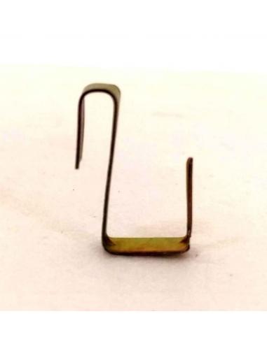 Dettaglio profilo gancio per tendina su infissi in alluminio senza forare