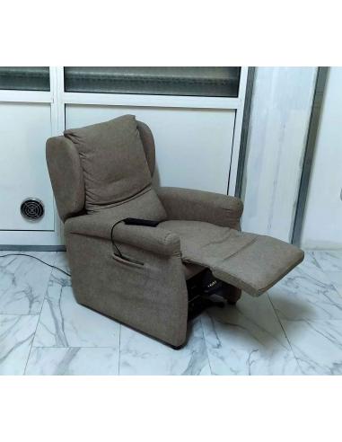 Poltrona Alzapersona Vitarelax Romeo 2 Motori Elettrica PMUA006 con poggiaipiedi alzato