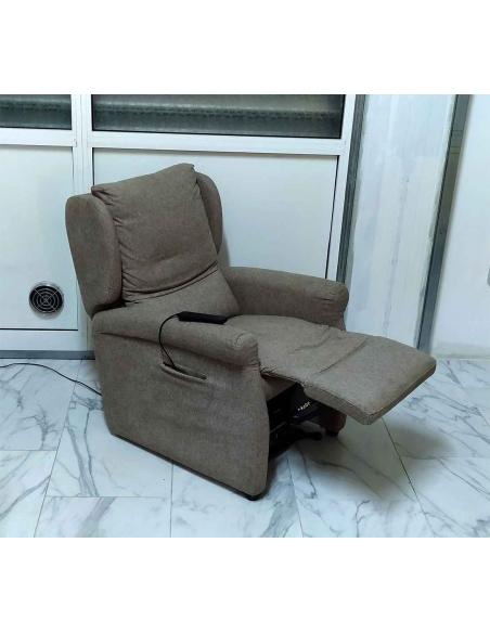 Poltrona Alzapersona Vitarelax Romeo 2 Motori Elettrica PMUA006 con poggiaipiedi alzato