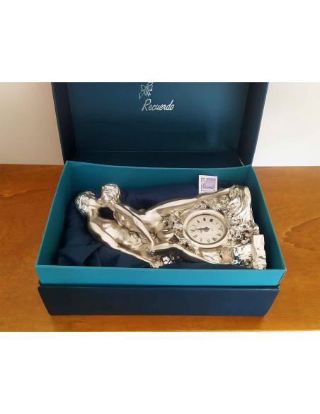 Orologio da Tavolo in Resina Argentata Scultura coppia amanti Recuerdo, vista dettaglio confezione
