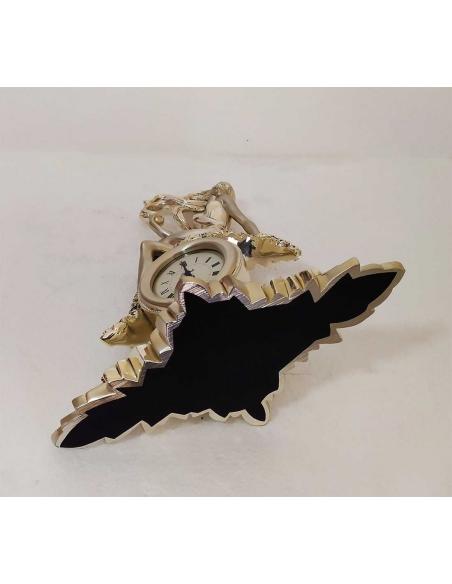 Orologio da Tavolo Recuerdo Linea Argenti - Scultura Donna Argentata, vista base inferiore con velluto