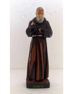 Statua Padre Pio in Resina 26 cm con Guanti e Saio, vista frontale.