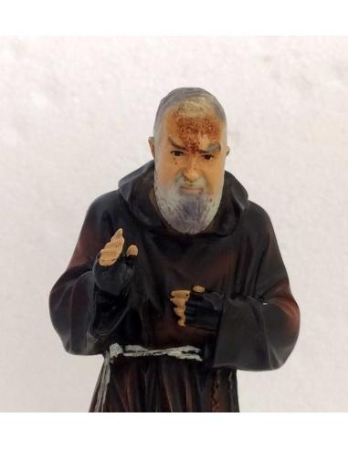 Statua Padre Pio in Resina 26 cm con Guanti e Saio, dettaglio parte superiore.