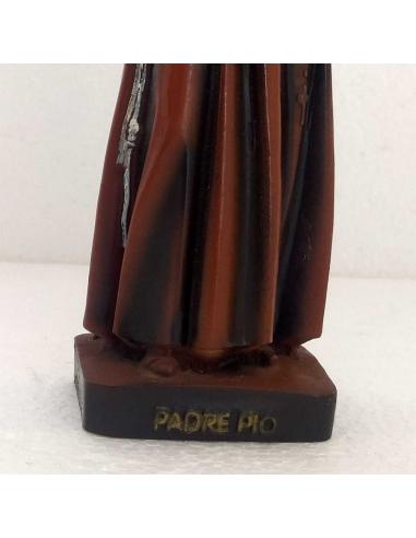Statua Padre Pio in Resina 26 cm con Guanti e Saio, dettaglio parte inferiore.