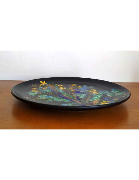 Piatto in Ceramica Decorativo Nero con Dipinto Floreale Artigianale, vista di profilo.