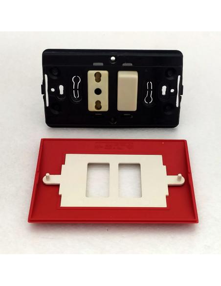 Adattatore Bianco per Scatola Tonda da Magic a Placca ARC | 2 Posti, particolare interno.