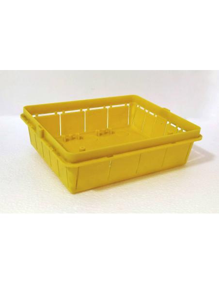 Vista parte angolare Scatola da incasso in plastica gialla Marlanvil per centralino elettrico modulare da 8-10 moduli.