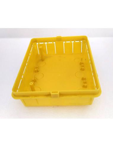 Vista interna Scatola da incasso in plastica gialla Marlanvil per centralino elettrico modulare da 8-10 moduli.