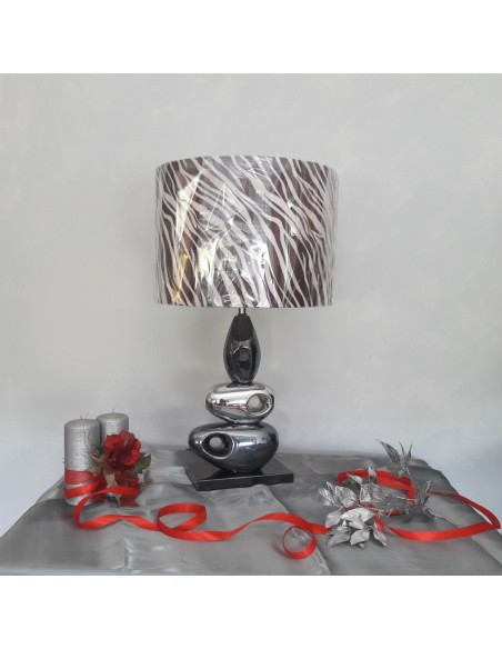 LAMPADA DA TAVOLO IN CERAMICA CON PARALUME ZEBRATO-Effetto giorno