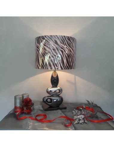 LAMPADA DA TAVOLO IN CERAMICA CON PARALUME ZEBRATO-Effetto notte