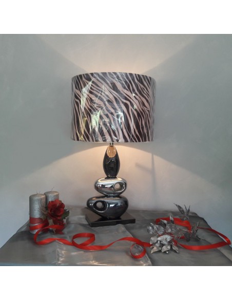 LAMPADA DA TAVOLO IN CERAMICA CON PARALUME ZEBRATO-Effetto notte