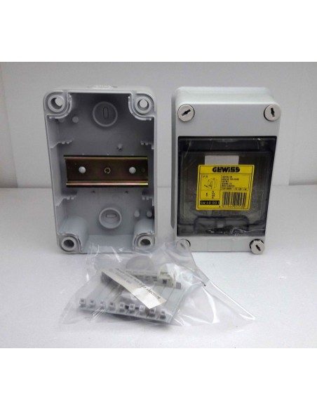 Centralino-Gewiss-stagno-da-parete-4-moduli-IP55-con-porta-fumè-5