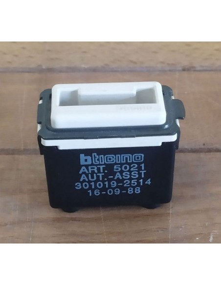 Presa-telefonica-Bticino-magic-TCC5021-3