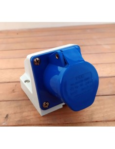 Presa-elettrica-CEE-da-parete-inclinata-2P+T16A-220V-IP44 2