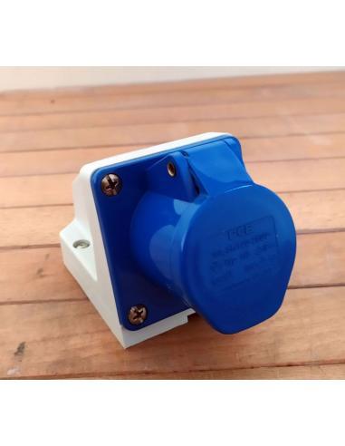 Presa-elettrica-CEE-da-parete-inclinata-2P+T16A-220V-IP44-1