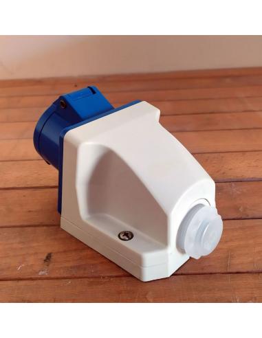 Presa-elettrica-CEE-da-parete-inclinata-2P+T16A-220V-IP44-4