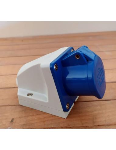 Presa-elettrica-CEE-da-parete-inclinata-2P+T16A-220V-IP44