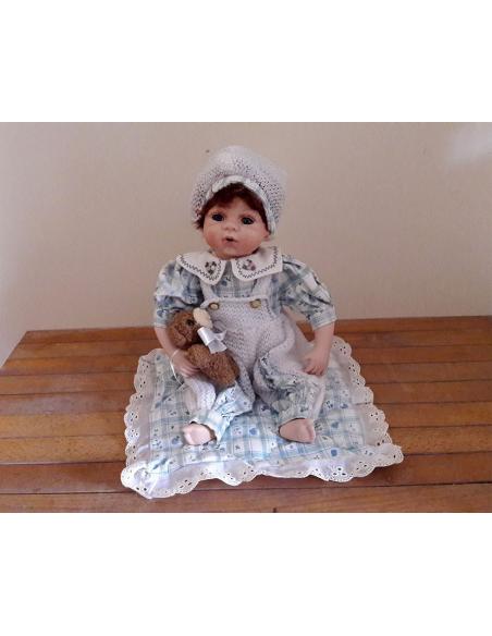 Bambolotto-Porcellana-Vintage-con-Cuscino-Quadrato-da-Collezione