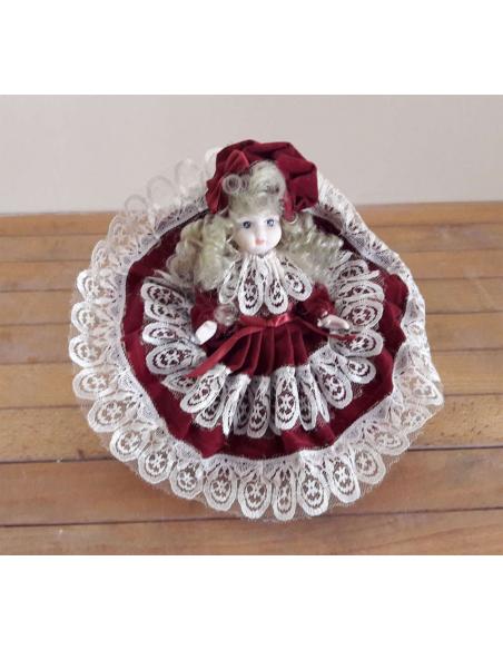 Bambola-Ceramica-Collezione-con-Poltrona-bordo'