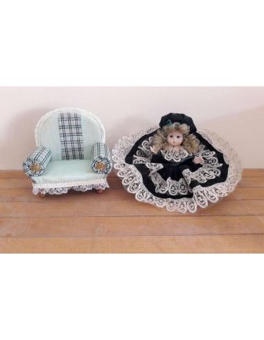 Bambola-Ceramica-Collezione-con-Poltrona-verde-bosco-1
