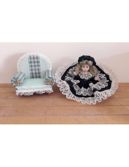 Bambola-Ceramica-Collezione-con-Poltrona-verde-bosco-1