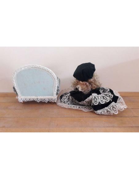 Bambola-Ceramica-Collezione-con-Poltrona-verde-bosco-2