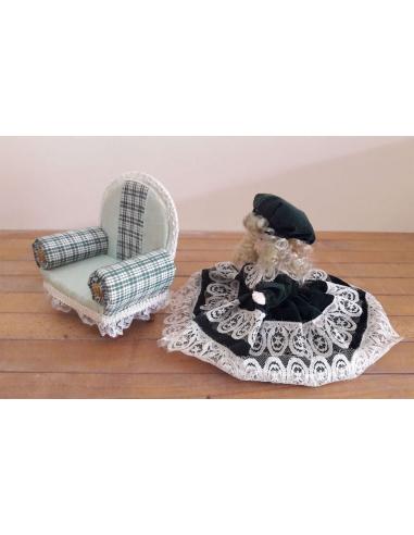 Bambola-Ceramica-Collezione-con-Poltrona-verde-bosco-4