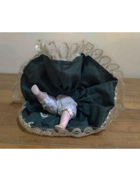 Bambola-Ceramica-Collezione-con-Poltrona-verde-bosco-6