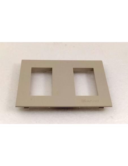 Placca-Mostrina-grigio-sabbia-2-posti-Bticino-TEKNE