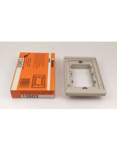 Supporto-in-resina-3-posti-Bticino-Tekne-2