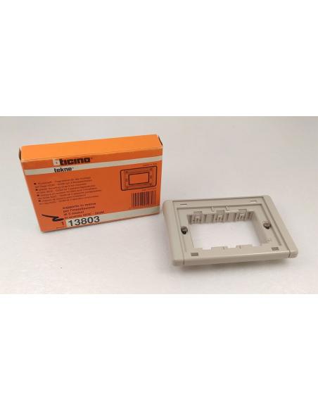 Supporto-in-resina-3-posti-Bticino-Tekne-1