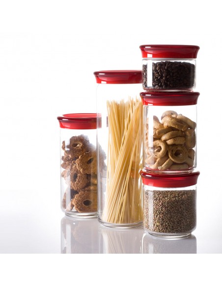 Barattoli varie misure sovrapposti