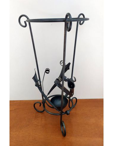 Portaombrelli-in-ferro-battuto-nero-con-calle