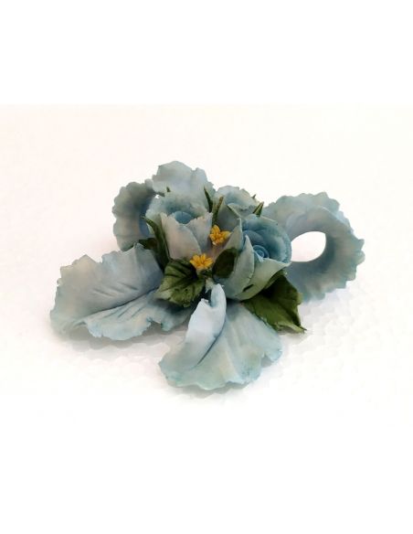 Bouquet-Fiori-con-fiocco-in-Capodimonte-celeste-piccolo-1