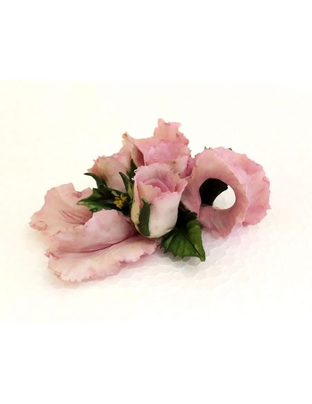 Bouquet-Fiori-con-fiocco-in-Capodimonte-rosa-piccolo-2