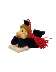 Laureato-in-Resina-Sdraiato-su-libro