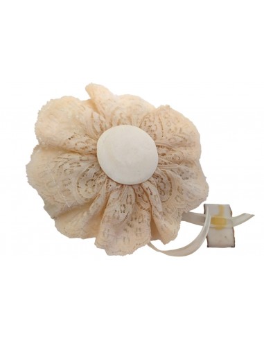 Fiore-porcellana-con-spilla-parte-sotto-centrino